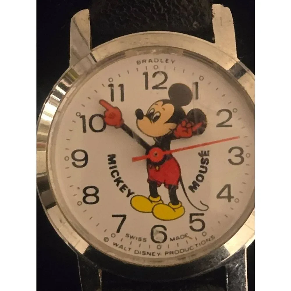 Walt Disney Mickey Mouse Red Glove Hands Mechanical Wind Up Watch